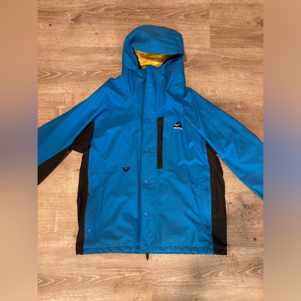 Nike ACG WINDBREAKER Blue and yellow